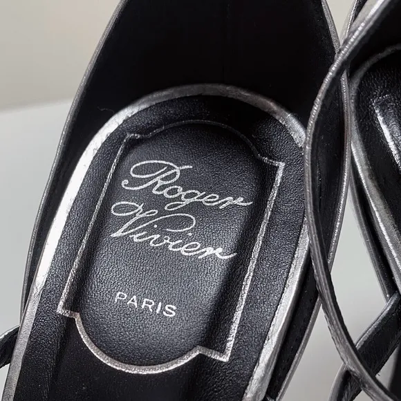 Roger Vivier Silver Leather 3D Rose and Roll Open Toe Strappy Sandals 38 8 100mm