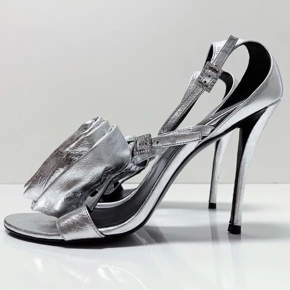 Roger Vivier Silver Leather 3D Rose and Roll Open Toe Strappy Sandals 38 8 100mm