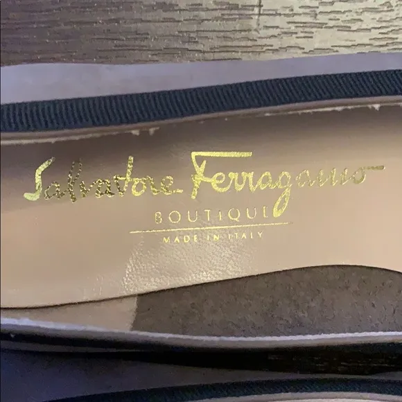 SALVATORE FERRAGAMO VERA VARA BOW TAN SUEDE SHOES ITALY SIZE 6