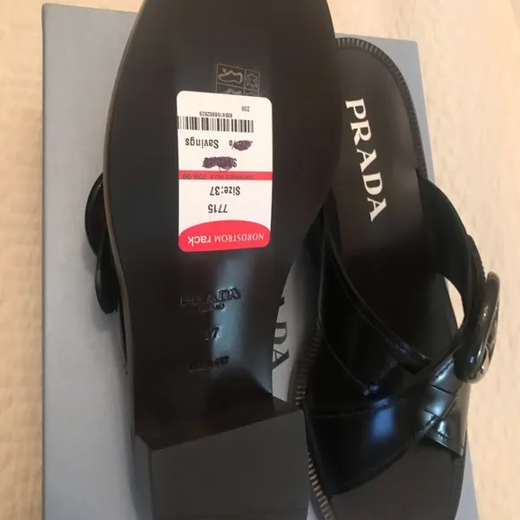 Sandals/ slides back