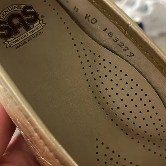SAS wink Gold Leather Tripad Comfort Driving Loafers metallic NEW size 8.5 N
