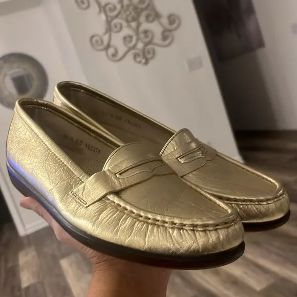 SAS wink Gold Leather Tripad Comfort Driving Loafers metallic NEW size 8.5 N