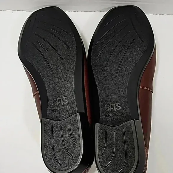 SAS womens leather penny loafer shoes sz 9.5W brown slip-on two-tone Cus…