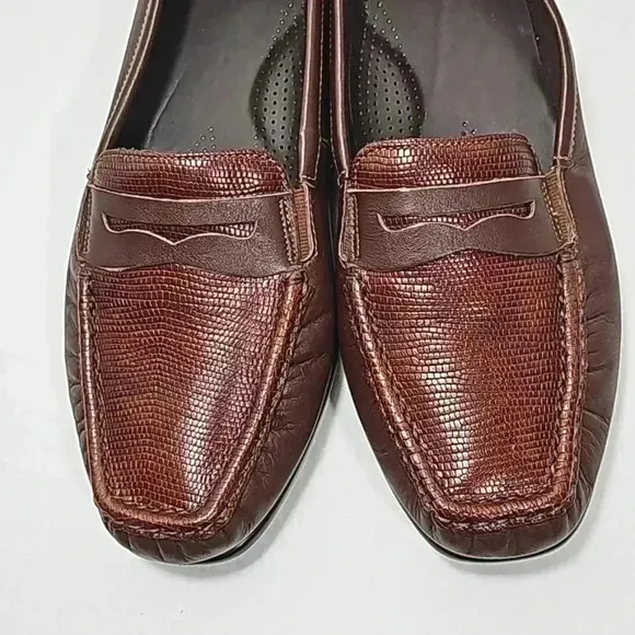 SAS womens leather penny loafer shoes sz 9.5W brown slip-on two-tone Cus…