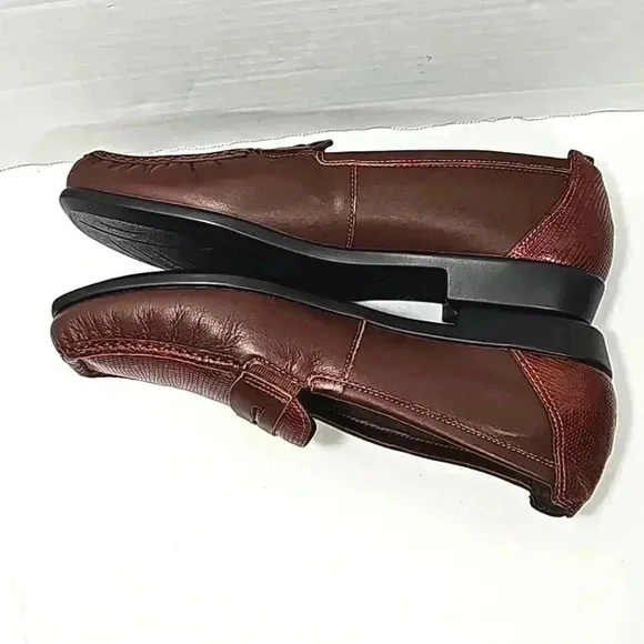 SAS womens leather penny loafer shoes sz 9.5W brown slip-on two-tone Cus…