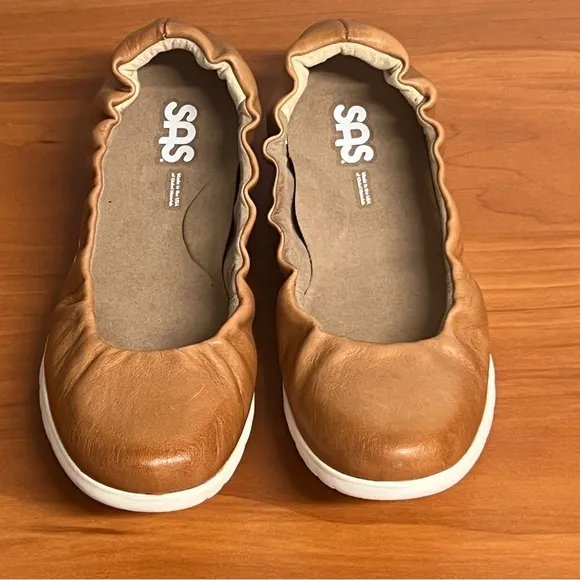 SAS Women's Radiant Hazel Ballet Flat Tan Leather Flats Size 8.5 N