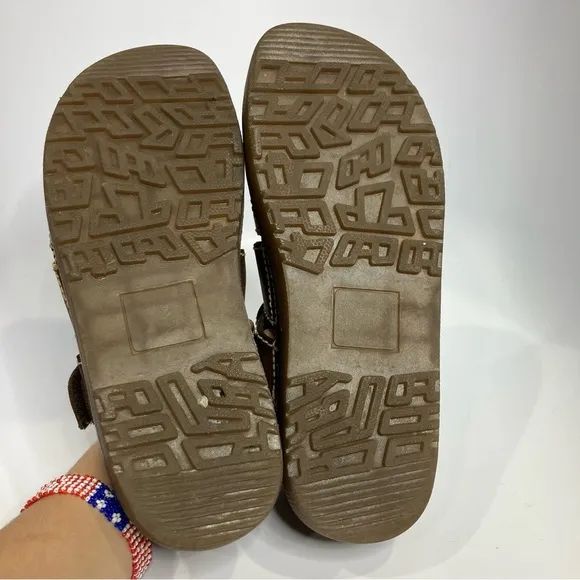 Scandia Woods brown leather sandals size 10