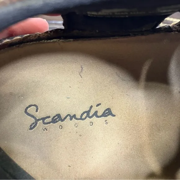 Scandia Woods brown leather sandals size 10