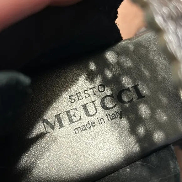 Sesto Meucci Silver gray gunmetal open toe leather luxury sandals w back zipper