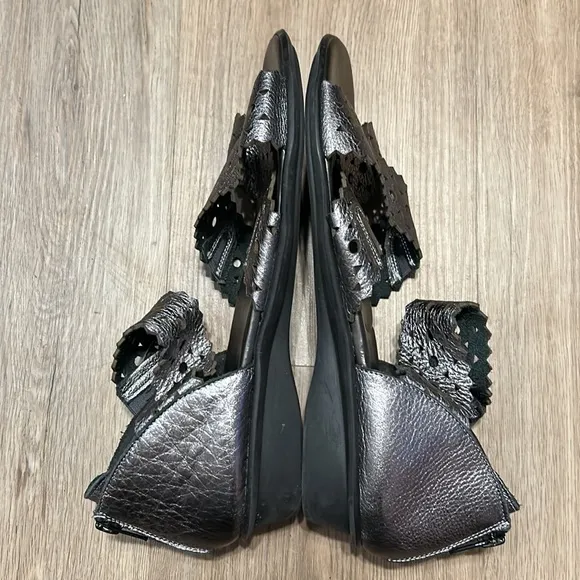 Sesto Meucci Silver gray gunmetal open toe leather luxury sandals w back zipper
