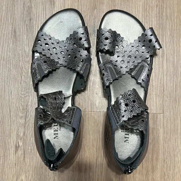 Sesto Meucci Silver gray gunmetal open toe leather luxury sandals w back zipper