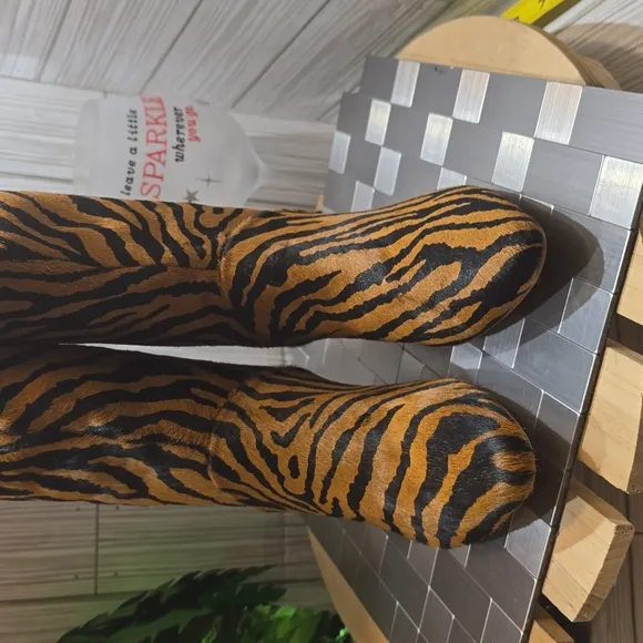 Silent D tinglet kitten heel boots