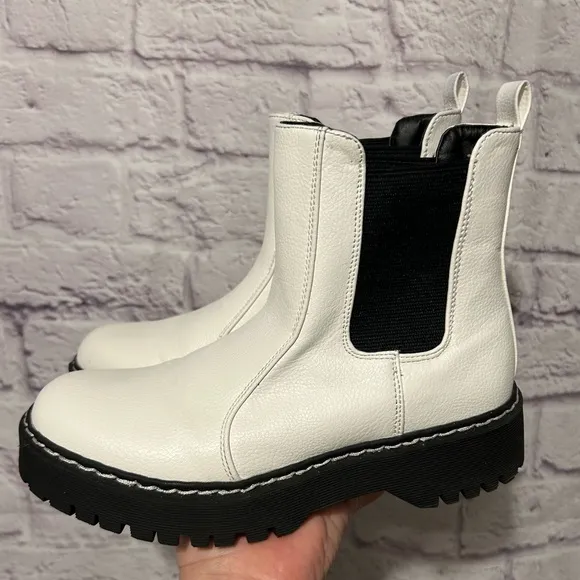 Sincerely Jules Hippie Chelsea Chunky ankle Boots  White / Black Size 7.5