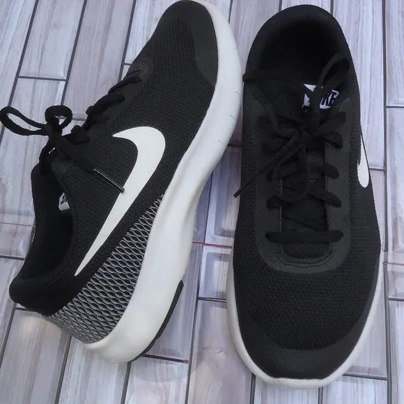 SIZE 5 Y. NIKE Flex Experience running sneakers shoes.