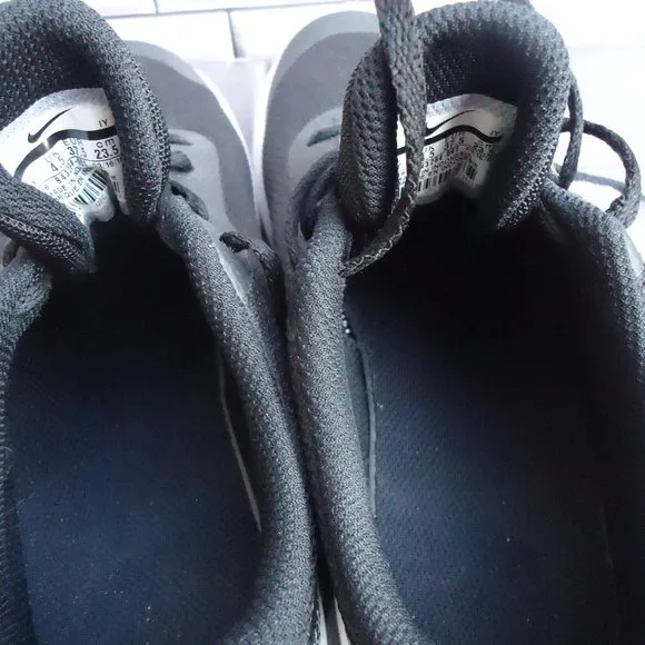 SIZE 5 Y. NIKE Flex Experience running sneakers shoes.