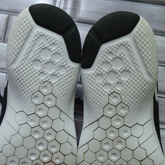 SIZE 5 Y. NIKE Flex Experience running sneakers shoes.