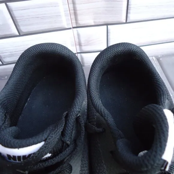 SIZE 5 Y. NIKE Flex Experience running sneakers shoes.