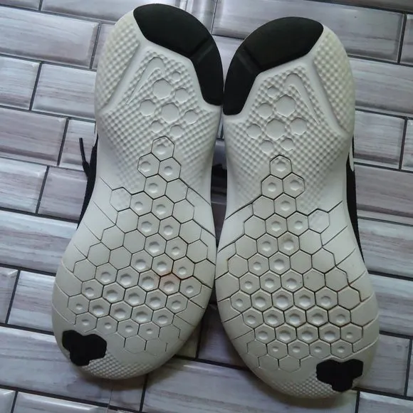 SIZE 5 Y. NIKE Flex Experience running sneakers shoes.