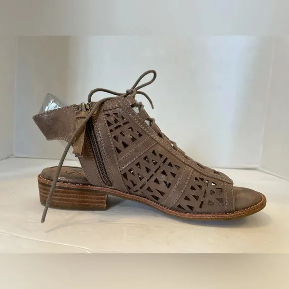 Sofft Tan Glitter Leather Gladiator Open Toe Sandals Size 8 M