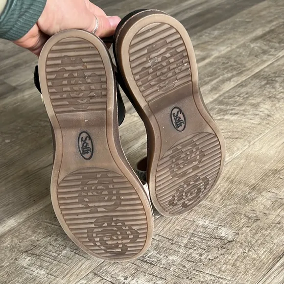 Sofft Women’s Bali Black Cream Snake Sandals.