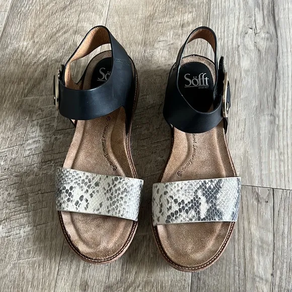 Sofft Women’s Bali Black Cream Snake Sandals.
