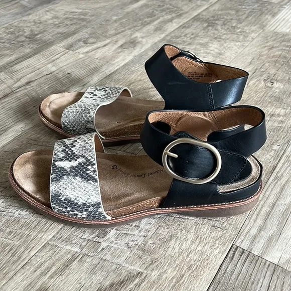 Sofft Women’s Bali Black Cream Snake Sandals.