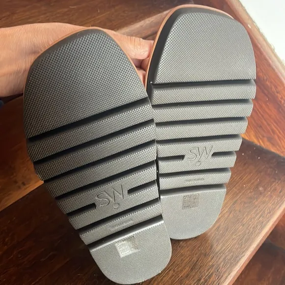 SOLD ‼️ Stuart Weitzman Gala gladiator sandals NIB