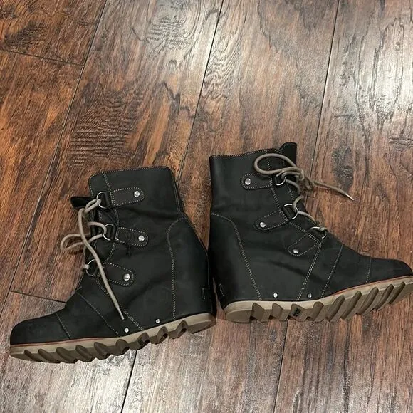 Sorel Boots size  9Joan Of Arctic Wedge Lace Mid Calf 2173-010 Black Leather GUC