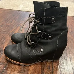 Sorel Boots size  9Joan Of Arctic Wedge Lace Mid Calf 2173-010 Black Leather GUC