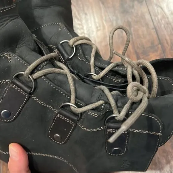 Sorel Boots size  9Joan Of Arctic Wedge Lace Mid Calf 2173-010 Black Leather GUC