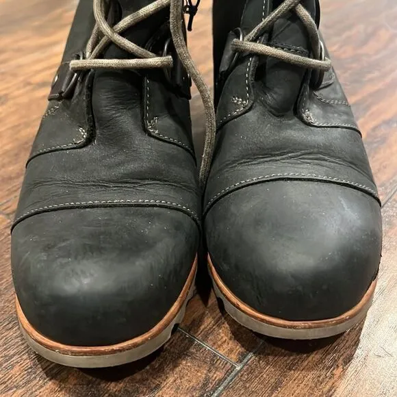 Sorel Boots size  9Joan Of Arctic Wedge Lace Mid Calf 2173-010 Black Leather GUC