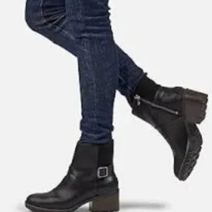 Sorel Cate Waterproof Ankle Booties Women's 9.5 Black Leather Chunky Lug