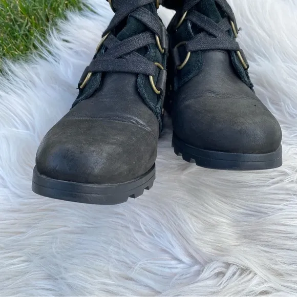 Sorel Emelie Lace Up distressed mid calf Boots 6