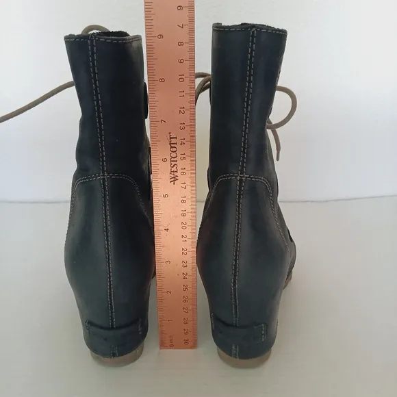 Sorel Joan Of Arctic Black Lace Up Leather Wedge Boots Booties US Size 7.5