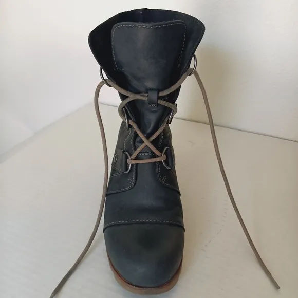 Sorel Joan Of Arctic Black Lace Up Leather Wedge Boots Booties US Size 7.5