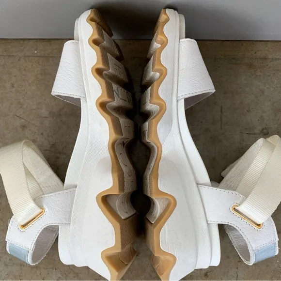 Sorel Kinetic Impact White Wedge Sandals Size 6.5