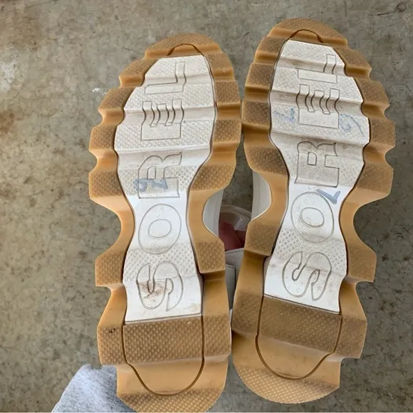 Sorel Kinetic Impact White Wedge Sandals Size 6.5
