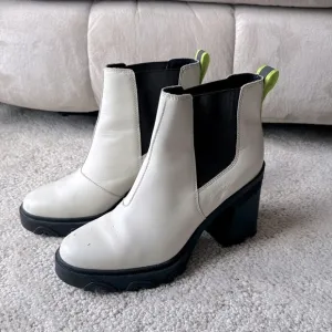 Sorel Women's‎ Brex Heeled Chelsea Boot Size 10 Black Cream Lime Green