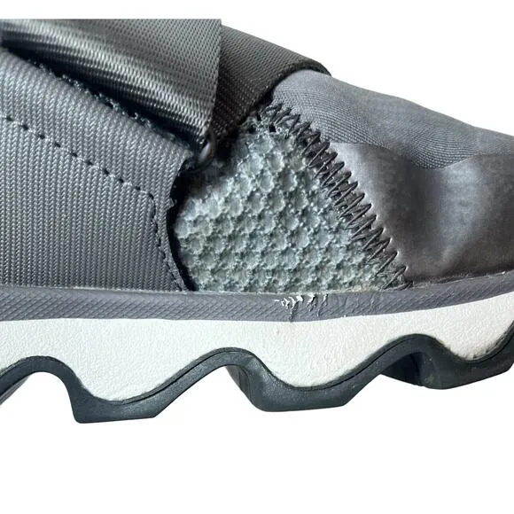 SOREL WOMENS KINETIC SNEAKERS SCALLOPED SOLE SIZE 8 GRAY STRETCH STRAPS EUC02266