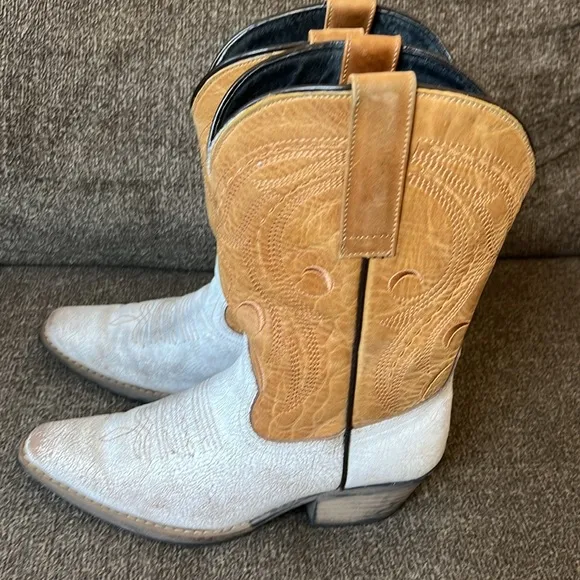 Sterling River Western Rodeo Leather Cowgirls Boots Tan And White Size 6