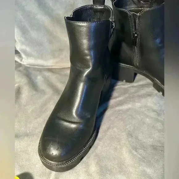 Steve Madden Black Chunky Ankle Zip Motorcycle Boots, Size 9