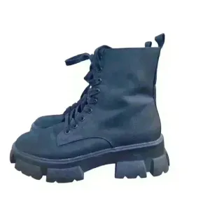 Steve Madden Chunky Platform Ankle Combat Boots Y2K 90s Retro Zip Side Size 10