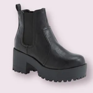 Steve Madden 'Eber' Chelsea Chunky Y2K Platform Boots in Black