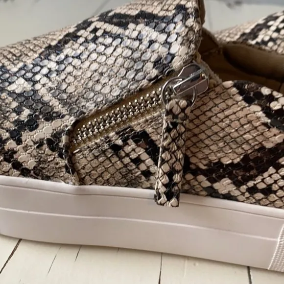 Steve Madden Glaammar Zip Platform Sneaker Snake Print Size 7