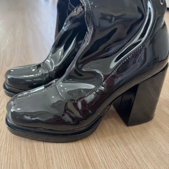 Steve Madden Patent Leather Knee-High chunky heel Boots