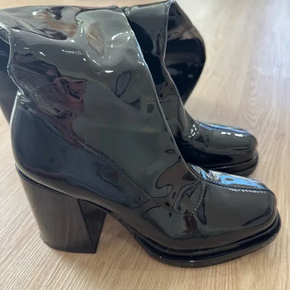 Steve Madden Patent Leather Knee-High chunky heel Boots