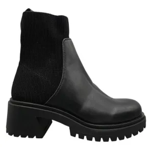 STEVE MADDEN Women’s Holley Chelsea Black Leather Lug Boot , Size 8.5