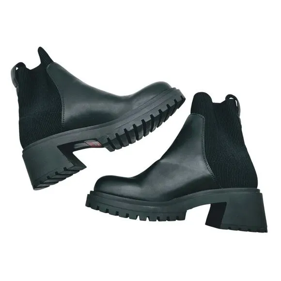 STEVE MADDEN Women’s Holley Chelsea Black Leather Lug Boot , Size 8.5