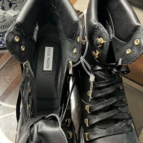 Steve MaddenHint Chunky Lug Sole Combat Boots