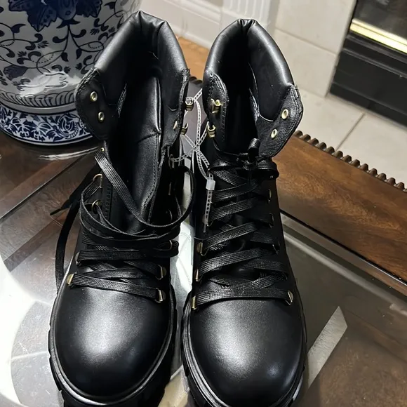 Steve MaddenHint Chunky Lug Sole Combat Boots